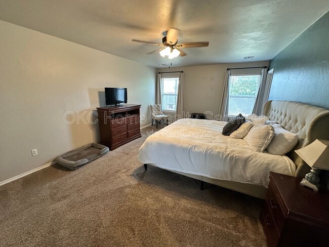 Photo - 613 E Linden Ln