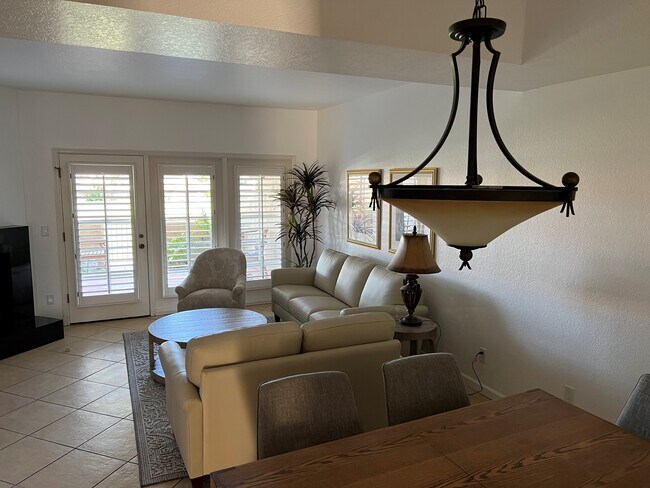 6137 N 28th Pl Unit 6137