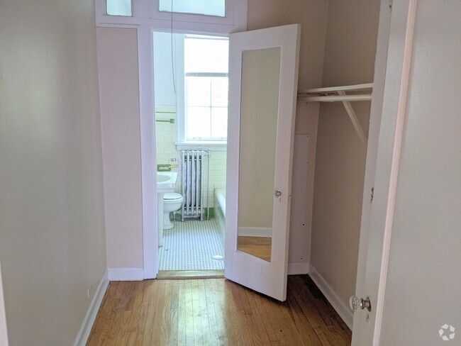 Building Photo - 906 Elmwood Ave Rental