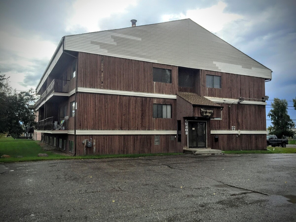 Photo - 10303-10396 96 Ave