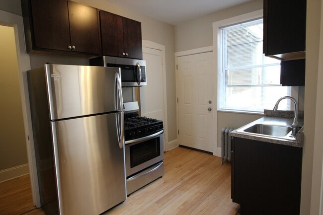 Photo - 4411 N La Crosse Ave Apartment Unit 2