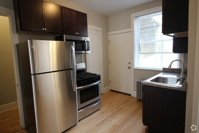 Building Photo - 4411 N La Crosse Ave Unit 2 Rental