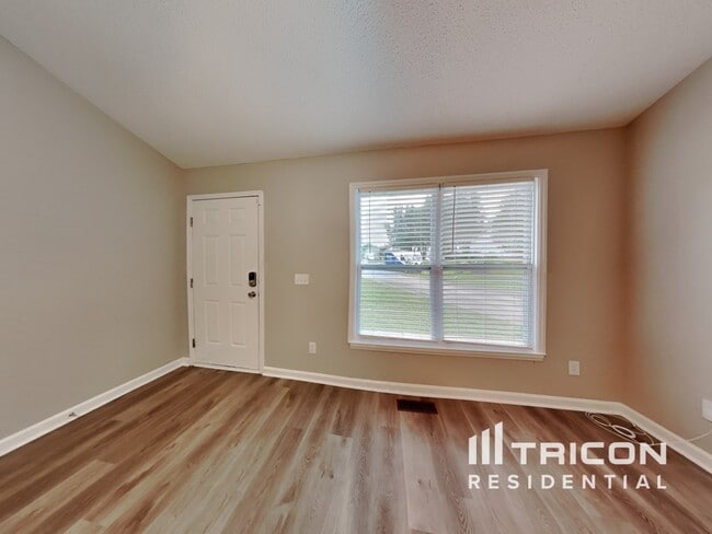 Photo - 837 Lusterleaf Pl