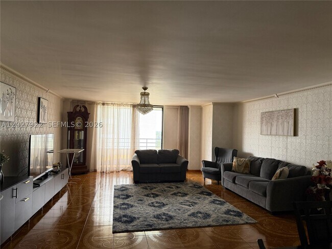 Building Photo - 2500 Parkview Dr Unit 1712