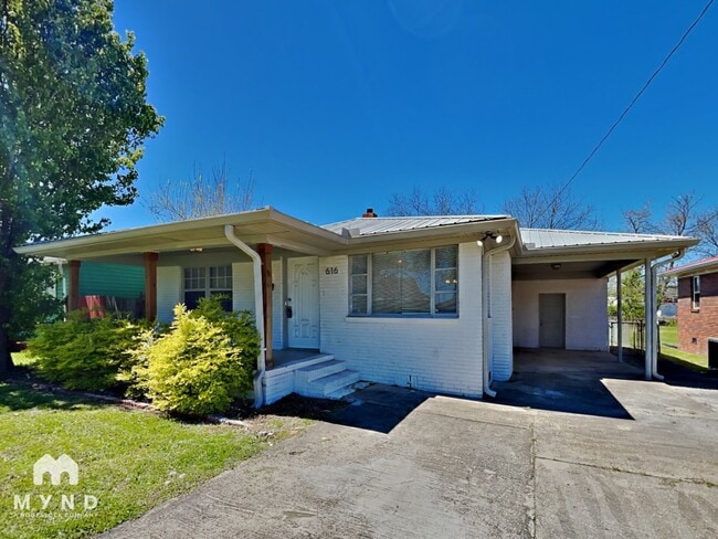 Building Photo - 616 Lewis Ave