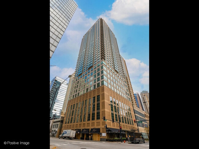 Building Photo - 2 E Erie St Unit 1501