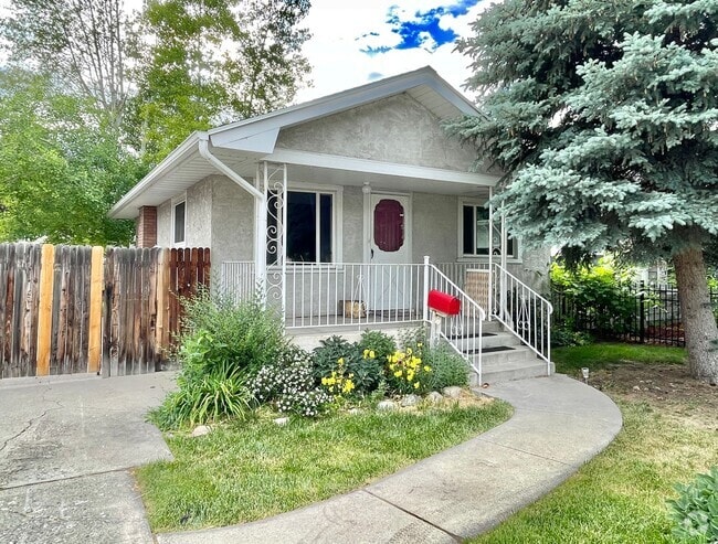 Building Photo - Darling Updated Cottage Near Liberty Park! Rental
