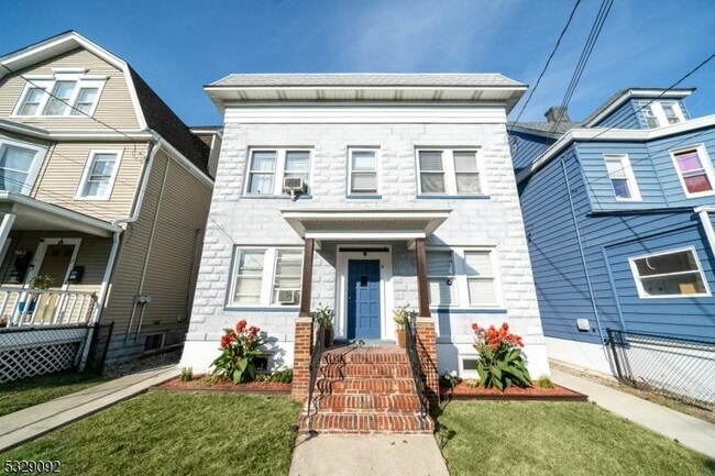 Building Photo - 9 Kling St Unit 3