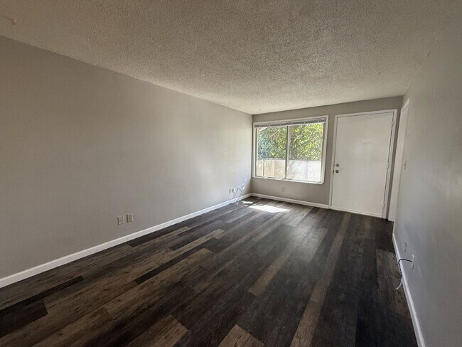 Photo - 851 W 5th Ave