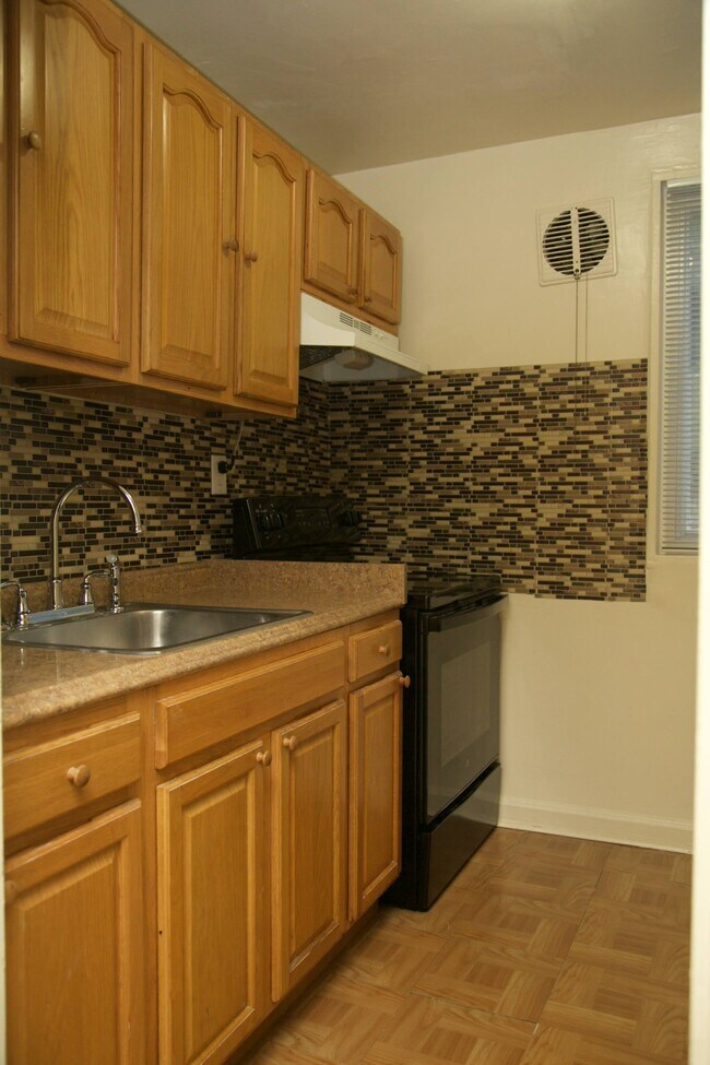 Kitchen - 2901 Gainesville St SE