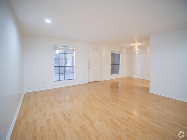 Building Photo - 2401 Leon St Unit 107 Rental