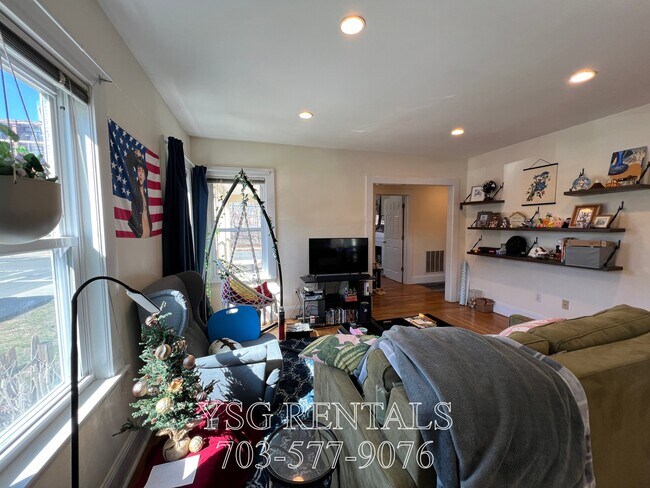 231-237 Everett St