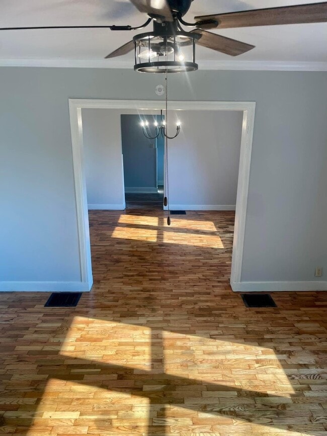 Photo - 411 Matthews Ave