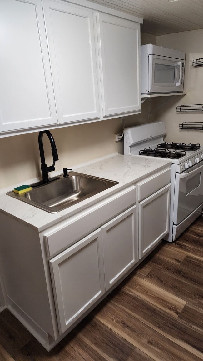 Building Photo - 34 S Adams St Unit 2