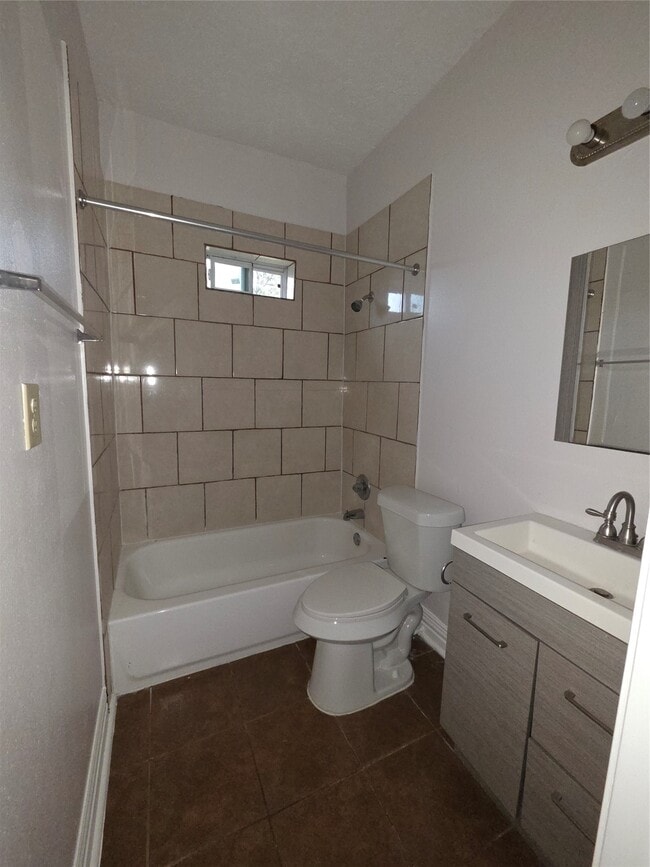 Photo - 7902 Hudson St