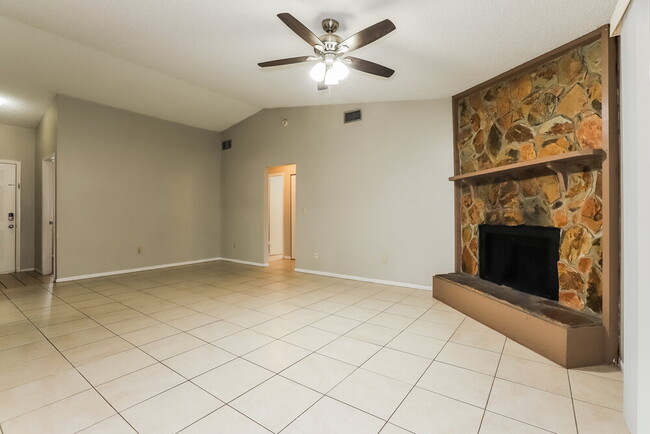 110 Field Ln