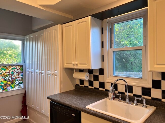Photo - 391 Monmouth Ave Unidad 1