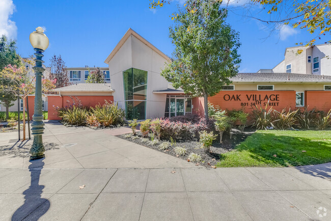 Building Photo - Oak Village Preservation Rental