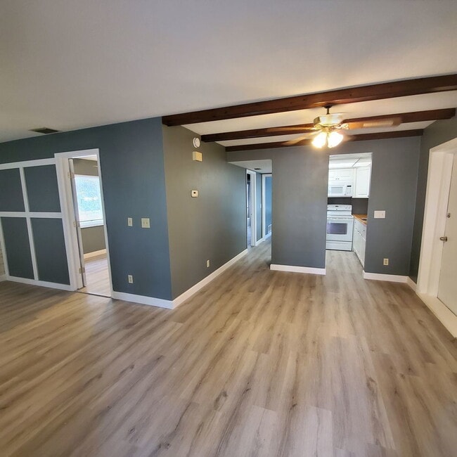 Photo - Duplex with 2bedrooms & another room that ...