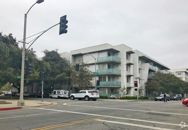 Photo - 825 Cordova St