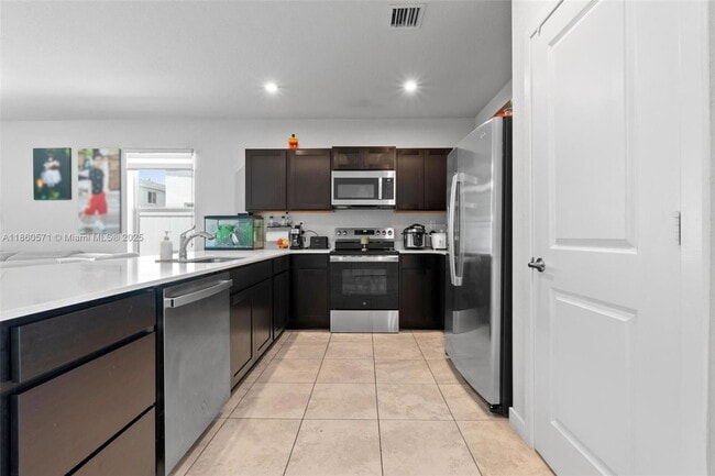 Photo - 610 SE 11th Pl