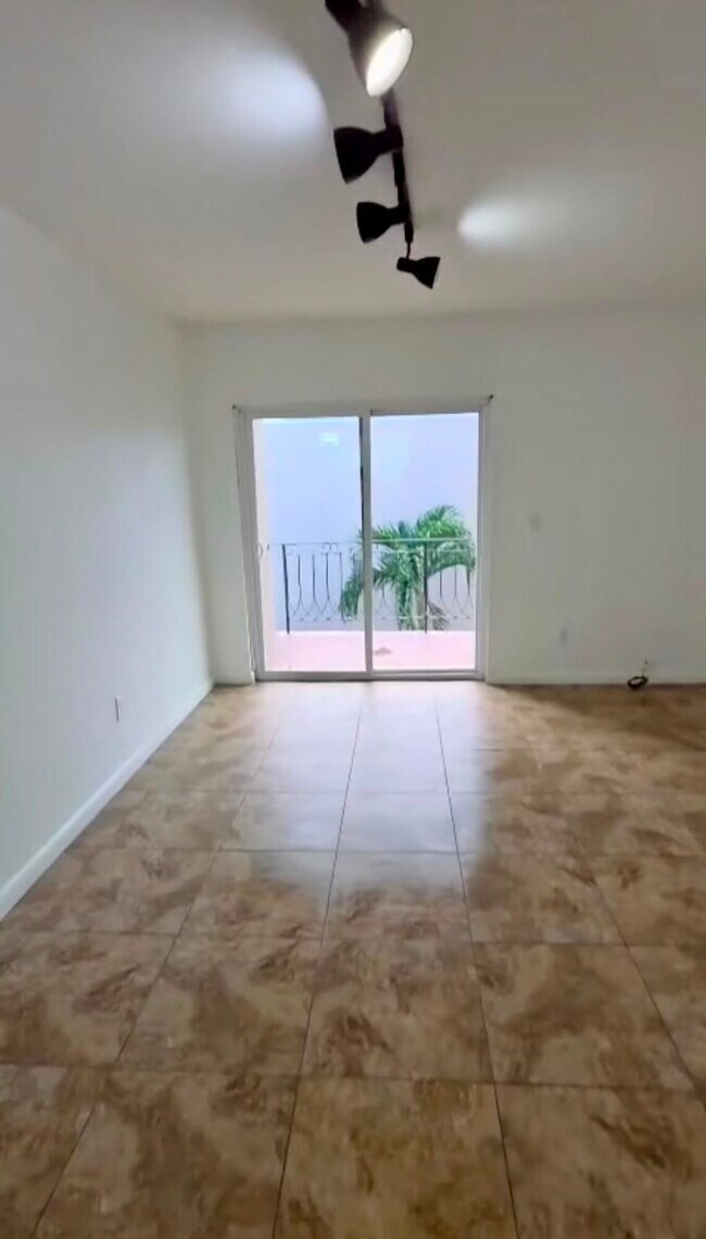 Photo - 3640 NW 9th St Unit 306