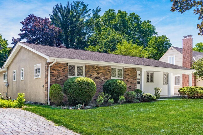 5822 Falmouth Ct
