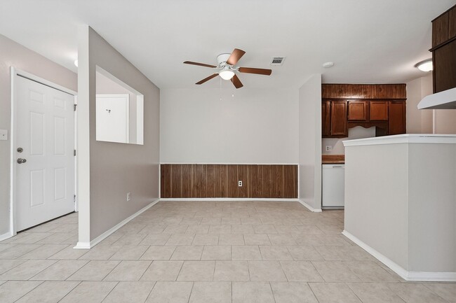 8160 Stonebrook Dr Unit B