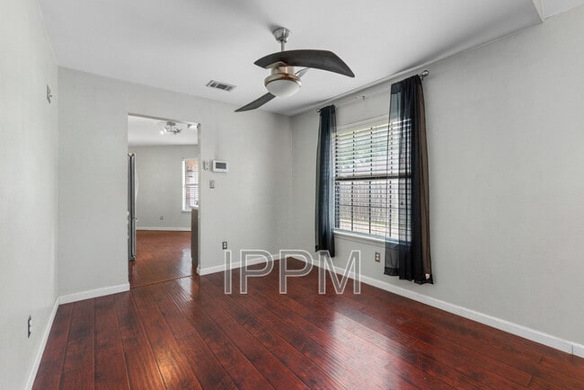 Photo - 5233 Clearview Dr