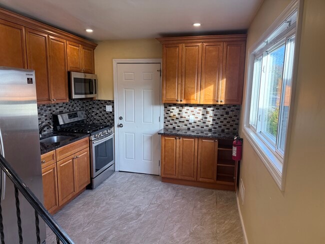 Photo - 21 Bellport Pl