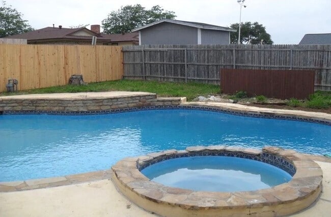 Photo - 1615 Springbrook St