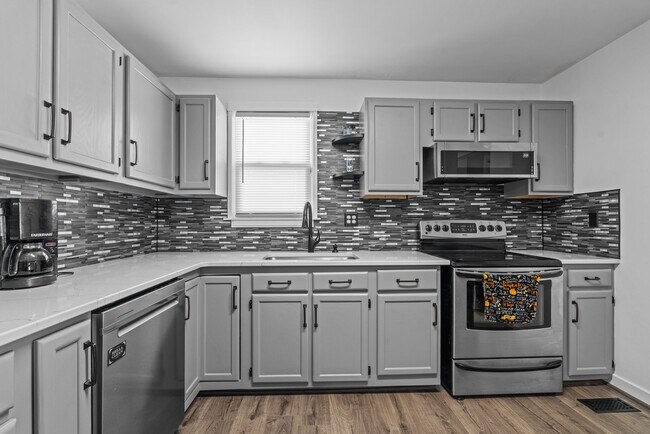 Photo - 210 Pennington Blvd