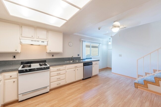 Photo - Mathews Avenue Unidad #3