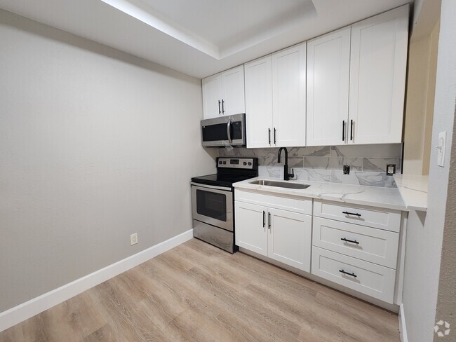 Building Photo - 304 Truman St, Unit D Rental