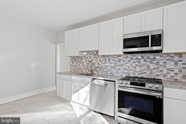 Photo - 102 W 30th St Unit 1