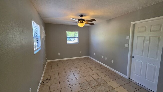 Photo - Studio garage apartment