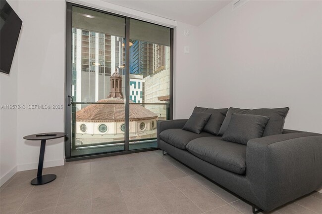 Photo - 121 NE 5th St Unidad 706