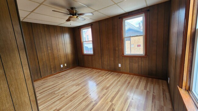 Photo - Fallowfield Ave Duplex Unidad Rear