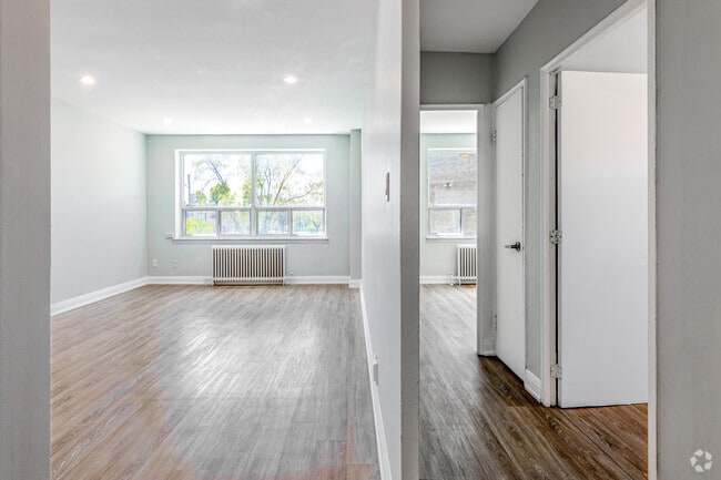 2BR, 1BA - 745SF - Living Room/Hallway