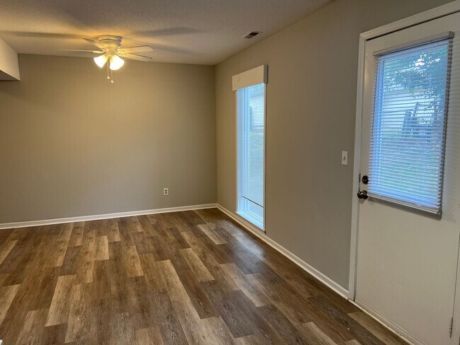 Photo - 382/384 Catherine Unit 384