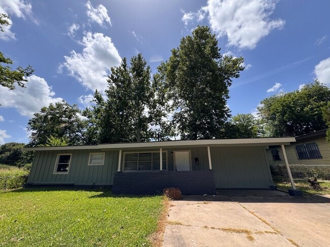 Building Photo - Spacious Open 3 Bedroom Home