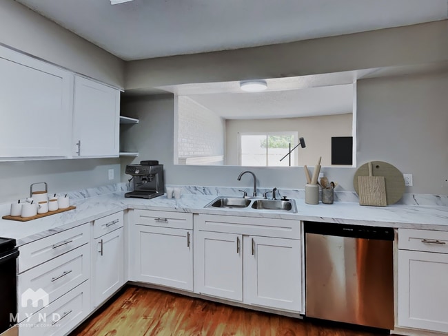 Photo - 3239 62nd St