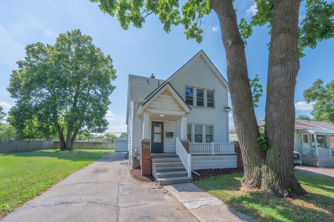 Building Photo - 23759 Carlisle Ave Rental