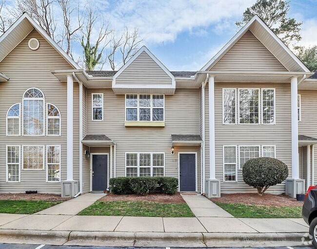 Building Photo - Renovated 2BD/2.5BA Townhome in Charlotte!