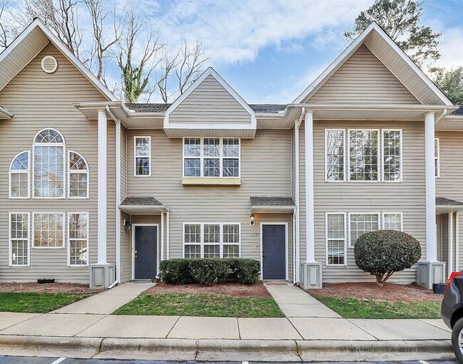 Renovated 2BD/2.5BA Townhome in Charlotte! - Renovated 2BD/2.5BA Townhome in Charlotte!