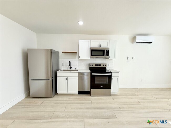 Photo - 2204 W San Antonio St Unit 6