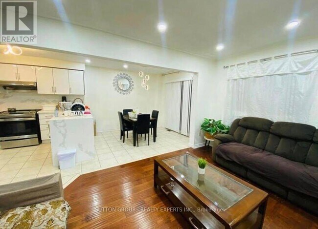 Photo - 31 Farthingale Crescent