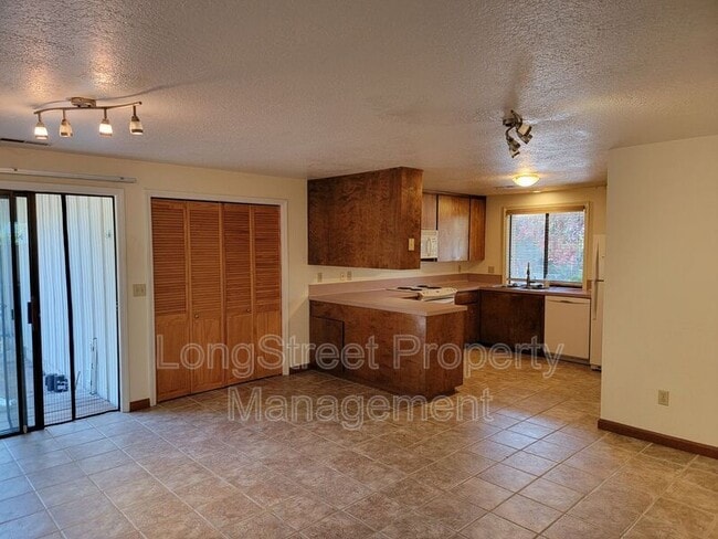 Photo - 3947 NW Tamarack Dr