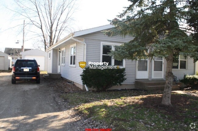 Building Photo - Duplex Neenah Unit 954 W Cecil Rental