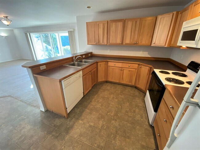 Photo - 2 Bed, 2 Bath Duplex Near Town with Countr...